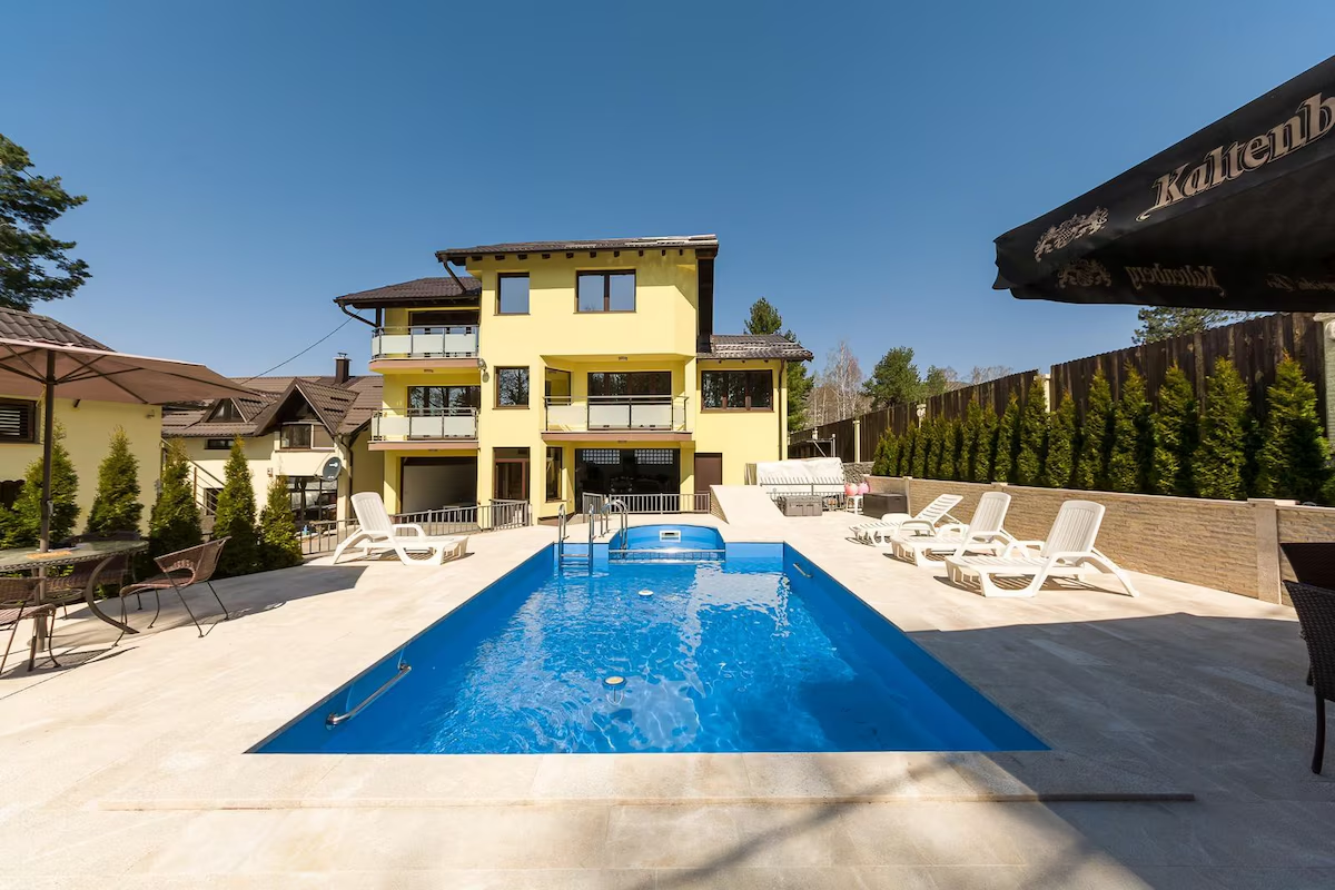 Montažni vs. ugradbeni bazeni – šta se više isplati?